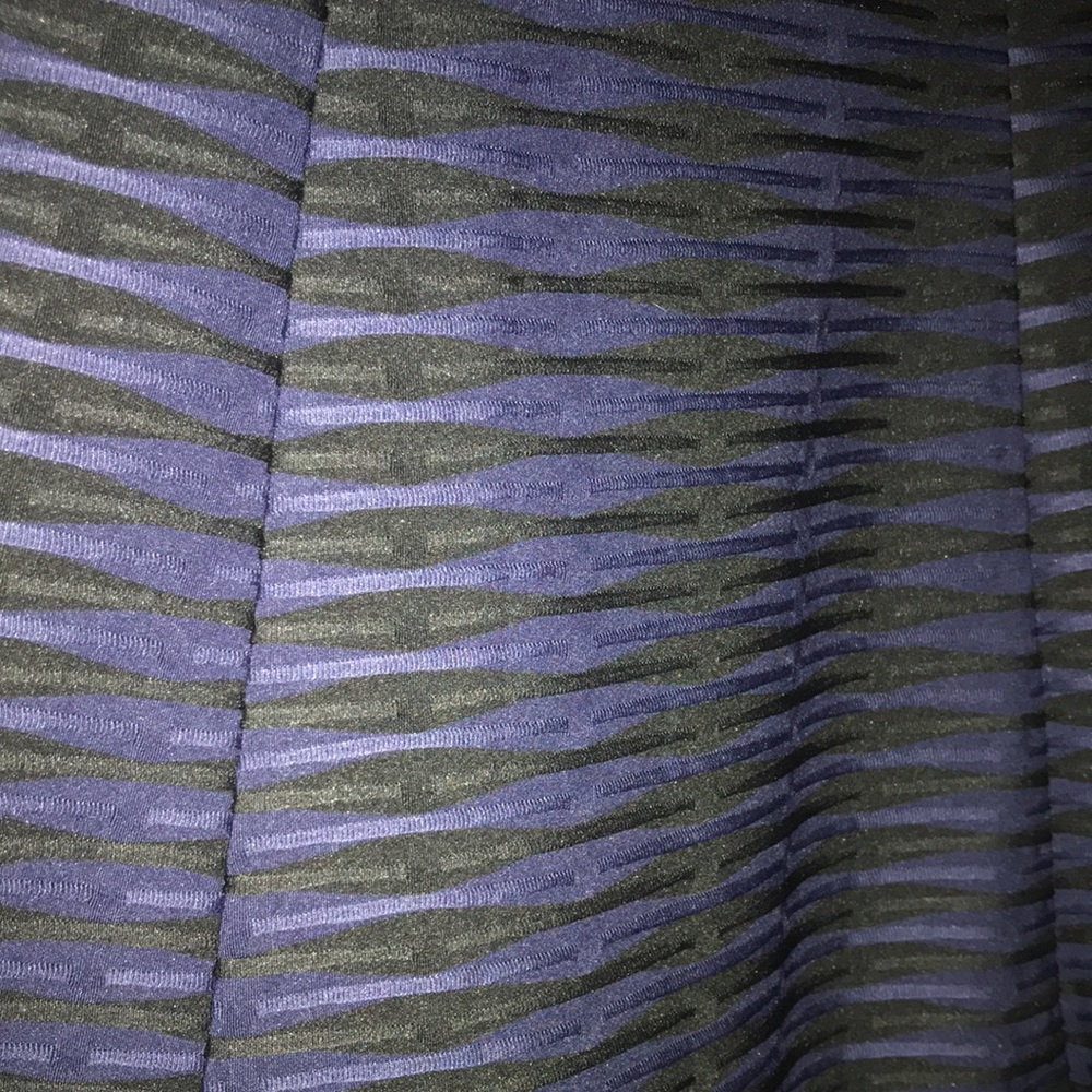 EUC Guess Dress with Open Back - Picture 3 of 7